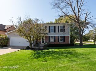 980 Ridgewood Ln, Crystal Lake, IL 60014