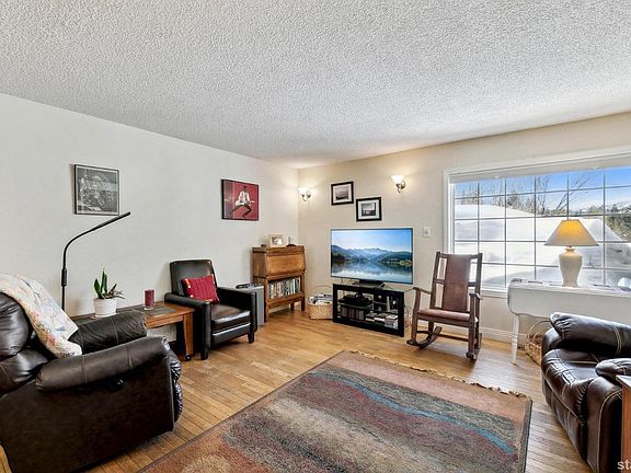 2nd image of 1011 Eagle Ln