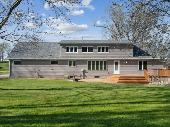 6405 Hillcrest Rd, Cedar Rapids, IA 52404