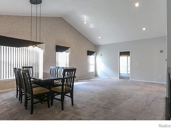 5th image of 41684 Sleepy Hollow Dr #1