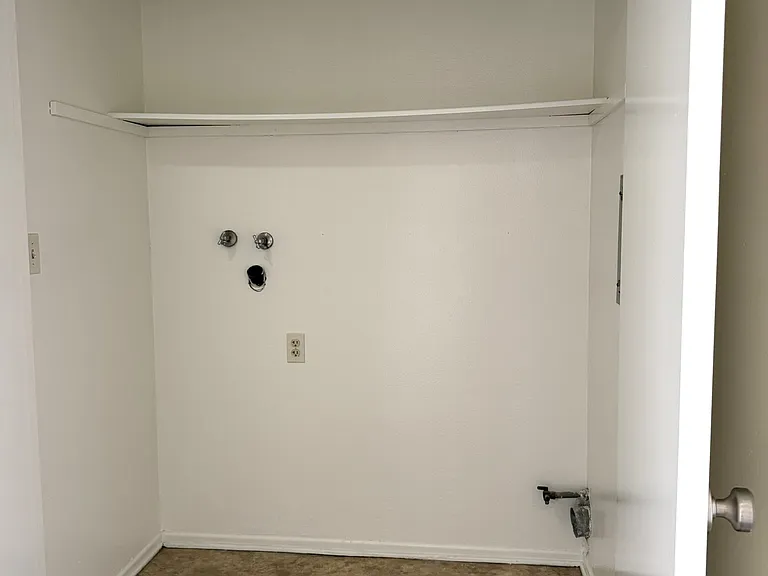 570 W 24th St #9 — Photo 13