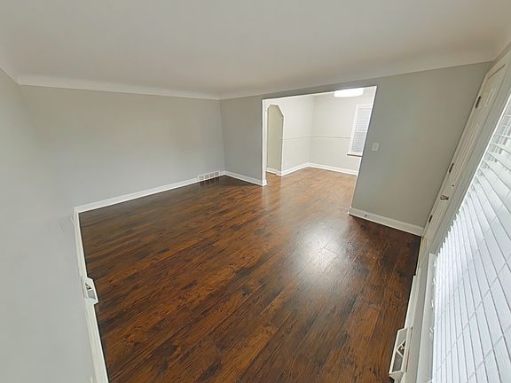 2nd image of 28319 Maple St