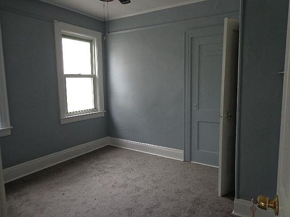 5th image of 2-87 22nd St #2