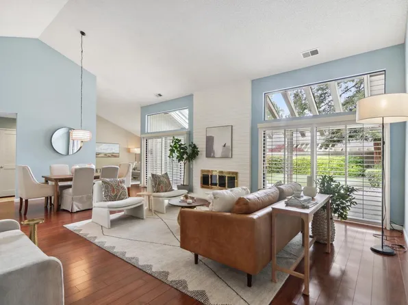 11367 Buckeye Hill Ct, Gold River, CA 95670