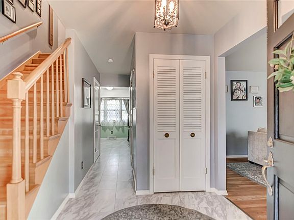 3rd image of 424 Hackberry Dr