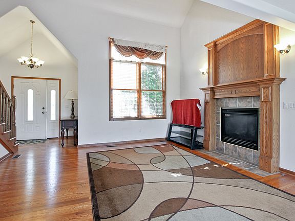 2nd image of 102 Vanburen Ave