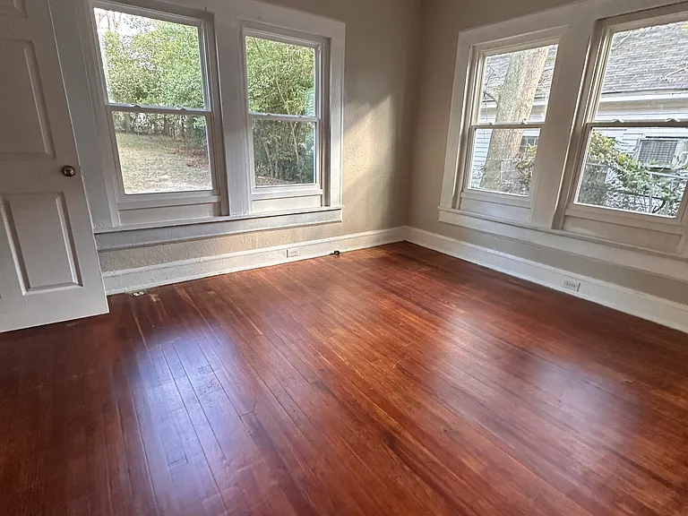 1284 Hillyer Ave — Photo 9