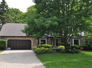 173 Green Leaf Dr, Oak Brook, IL 60523