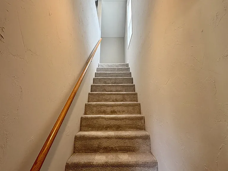 230 Hunters Creek Dr — Photo 8