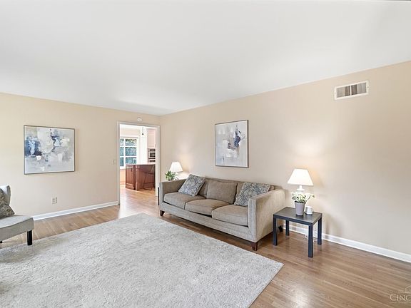 5th image of 215 Compton Rd
