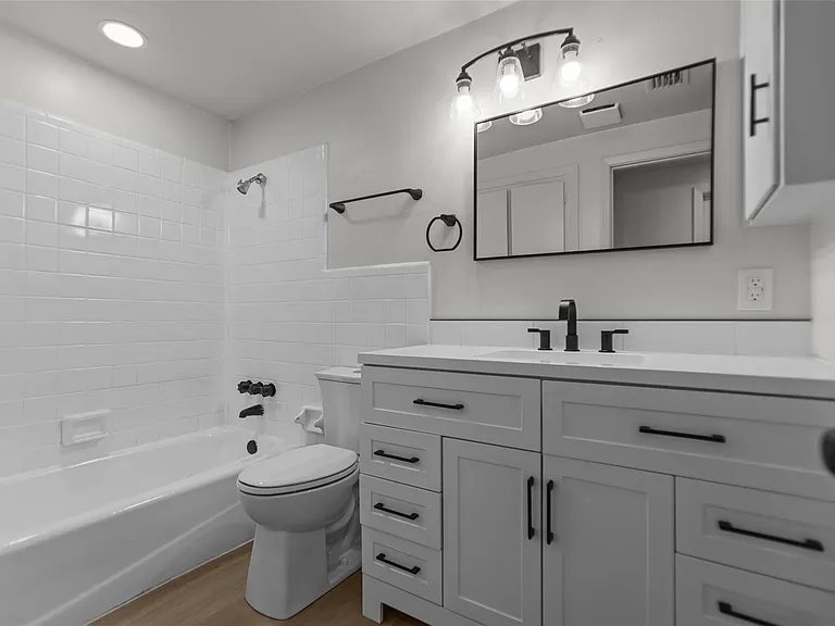 515 W Houston St #515 — Photo 11