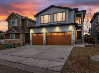 193 E Kinniburgh Cir, Chestermere, AB T1X0P8