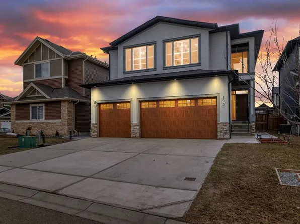 193 E Kinniburgh Cir, Chestermere, AB T1X 0P8