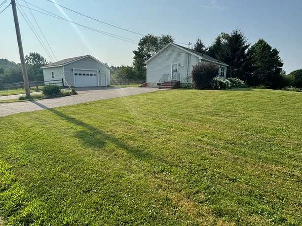 3 Perry Dr, Winterport, ME 04496