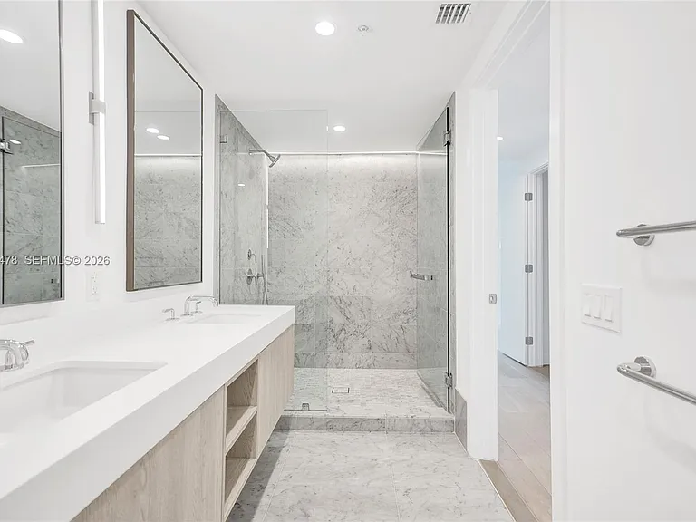 9221 E Bay Harbor Dr #210 — Photo 19