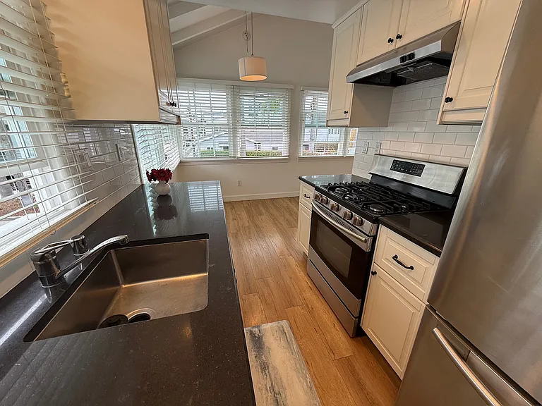 137 Topaz Ave #1/2 — Photo 2