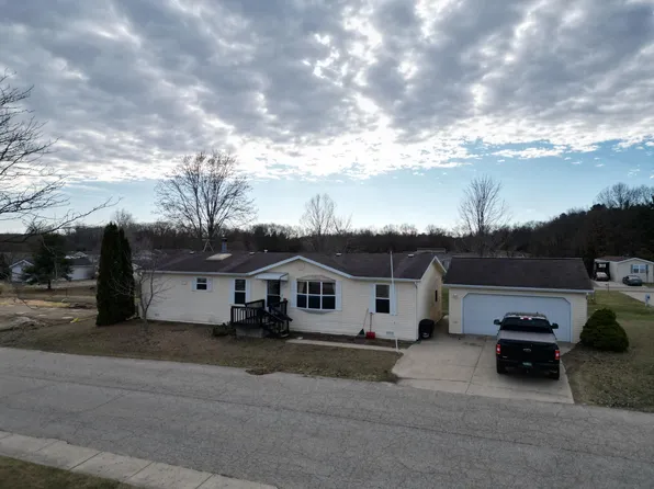 10577 Galaxy Dr NE, Rockford, MI 49341