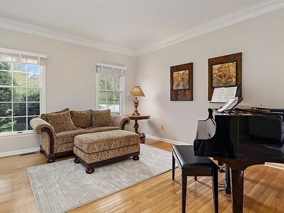 5th image of 2 Bogastow Brook Ln