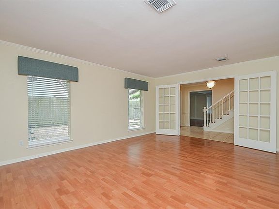 5th image of 306 Bauxhall Ct