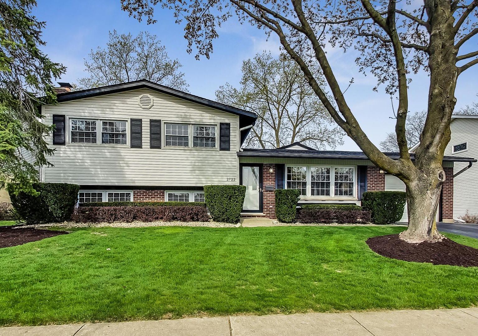 2722 N Kennicott Ave, Arlington Heights, IL 60004 | Zillow