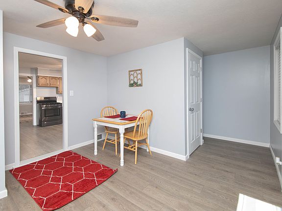 5th image of 131 Greenfield Blvd