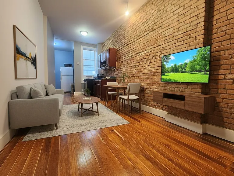 848 Hart St #2A — Photo 1