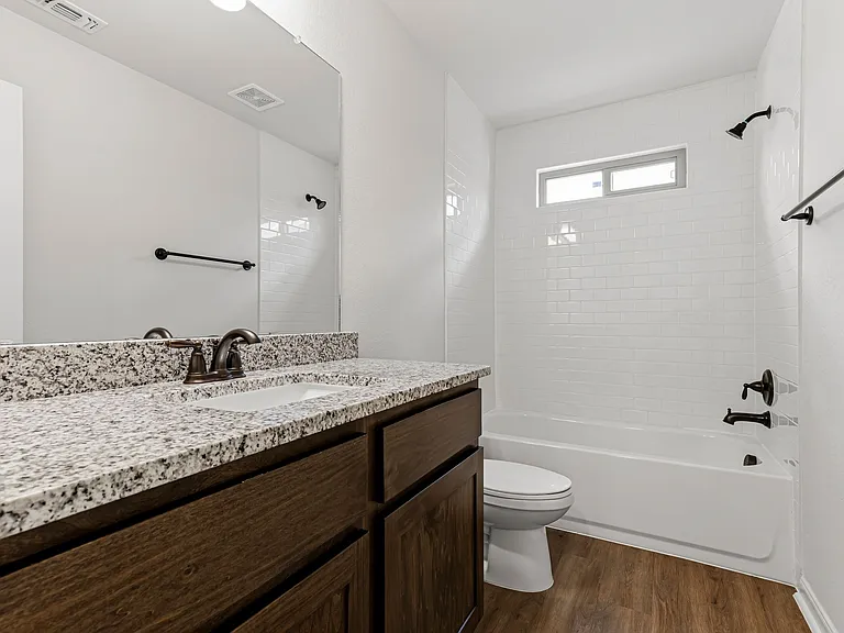 2503 Lynwood Bnd #101 — Photo 12