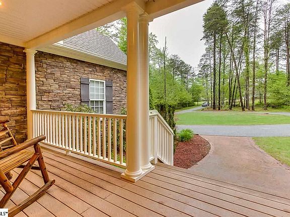 4th image of 52 Montague Cir