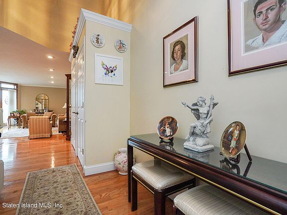 3rd image of 79 Harbour Ct
