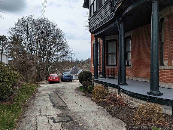 5th image of 404 W Main St #2B