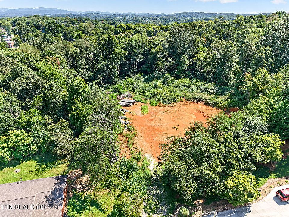 1st image of Knollwood Dr