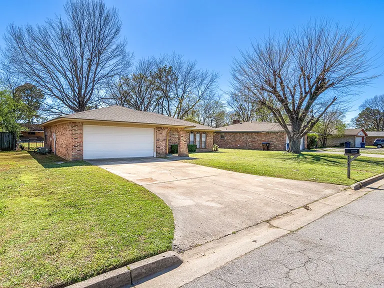 8208 Mark Ln — Photo 3