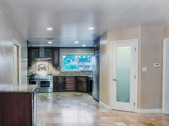 3rd image of 1064 E Marcellus St