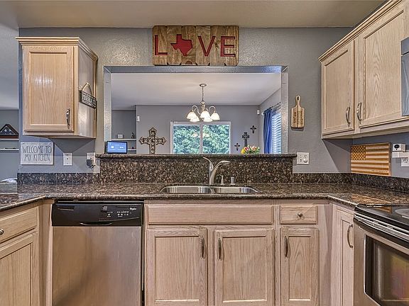 5th image of 1016 NW Poppy Ct