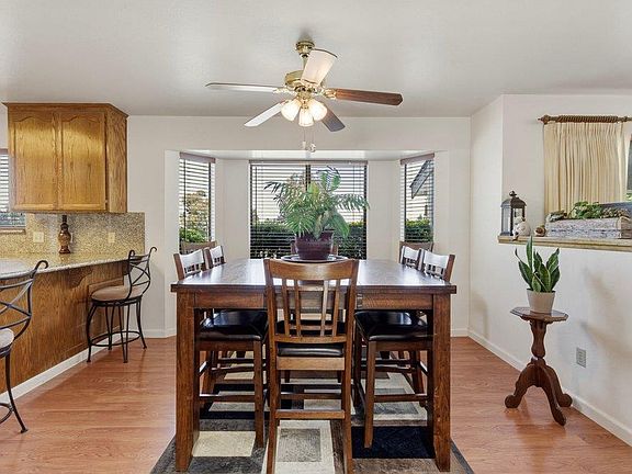5th image of 805 S Ridgemark Dr