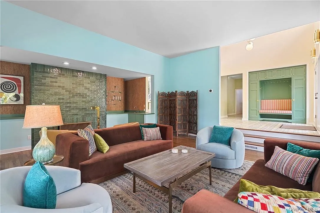 5 bed, 4.5 bath, 4530 sqft, $15,000 — Photo 4