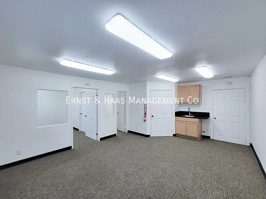 Full-Service Office in Prime Long Beach! — Photo 3