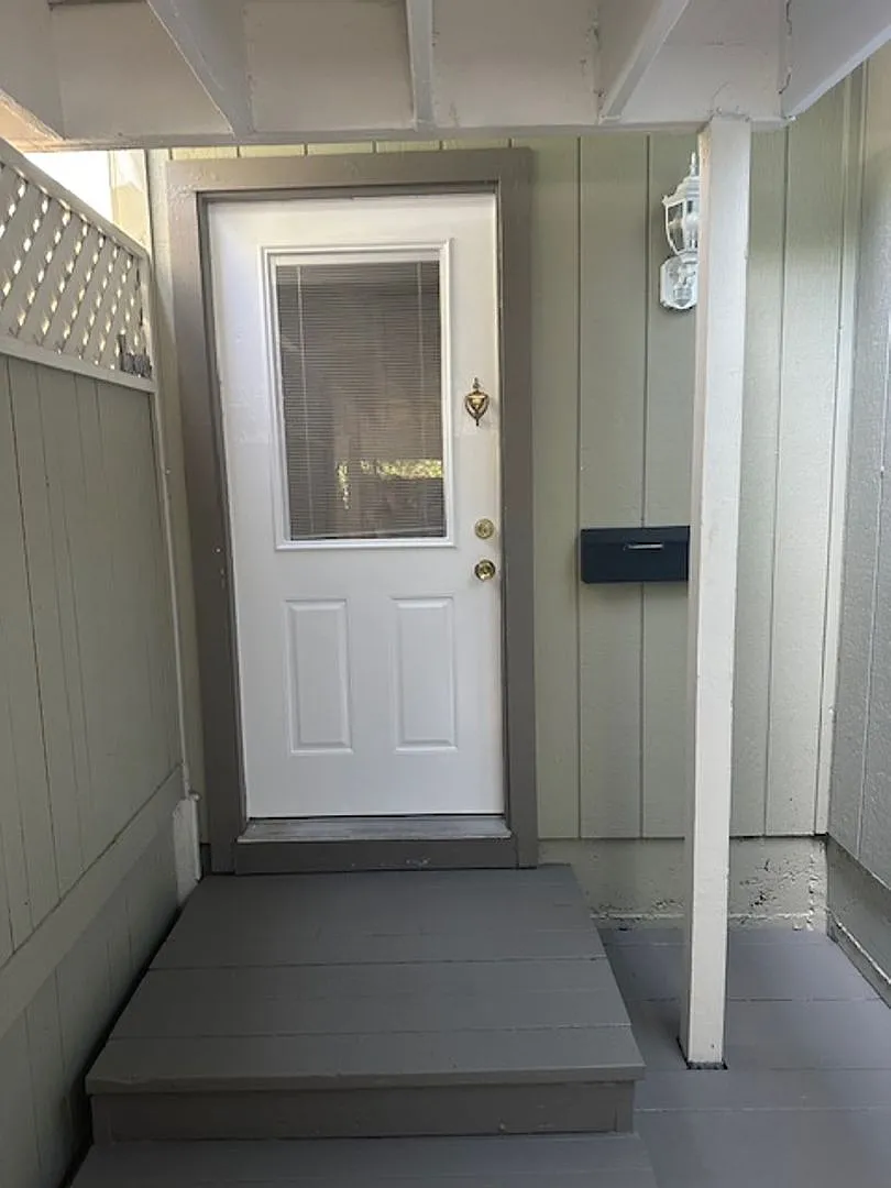 Beautiful 2 Bedroom Duplex — Photo 2