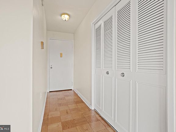 4th image of 10401 Grosvenor Pl APT 708