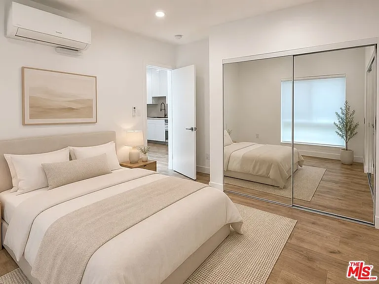 233 N Berendo St #5 — Photo 8