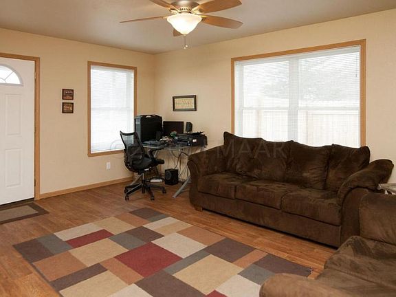 5th image of 326 6th Ave W