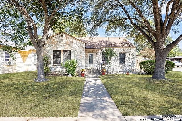 1st image of 819 Haggin St
