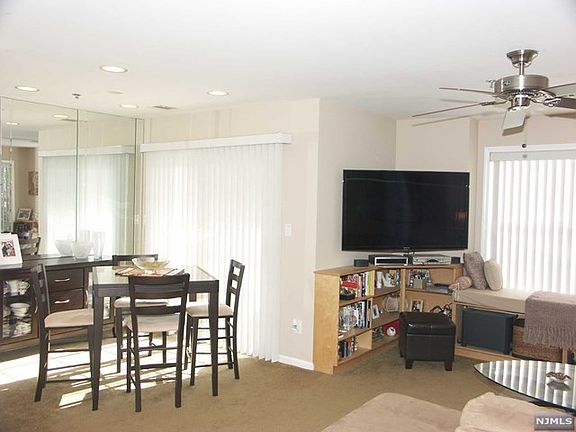 5th image of 141 Cambridge Ct #C041