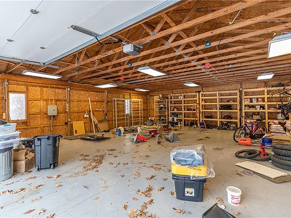 3rd image of 10012 Bimeler St NE