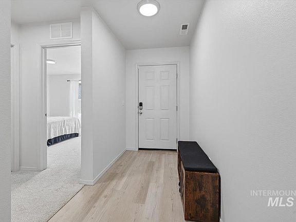 4th image of 1428 Gold St