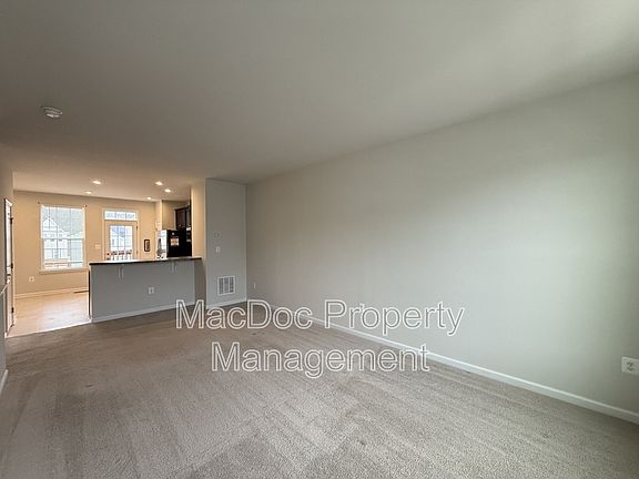 4th image of 505 Rolling Valley Dr