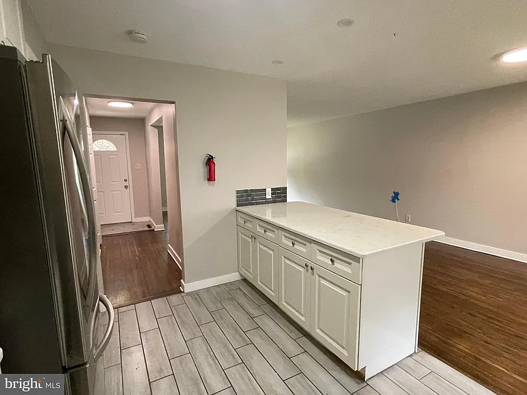 209 Maine Ave — Photo 9