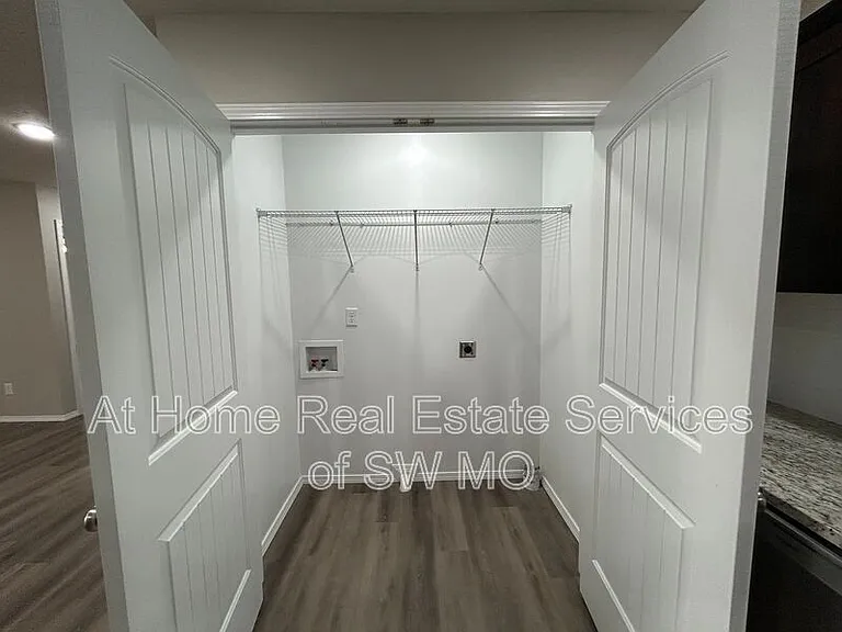 702 E Watermill Cir — Photo 6