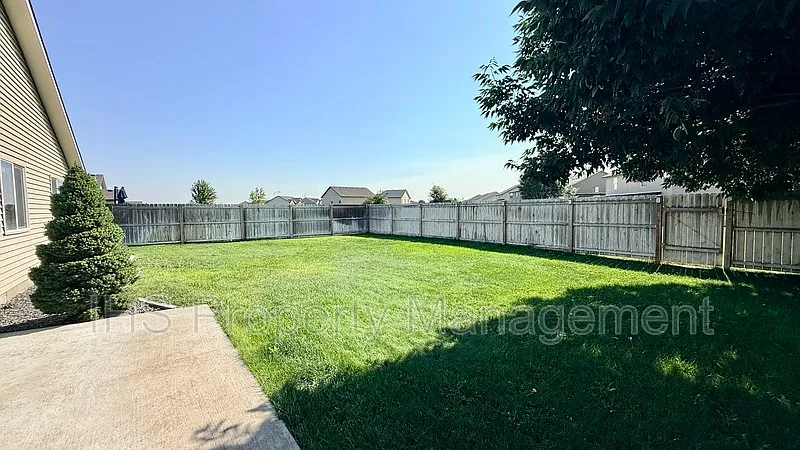 3 bed, 2.0 bath, 1600 sqft, $2,295 — Photo 4