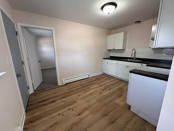 Kitchen (New appliances will be installed on tenant move in day)
